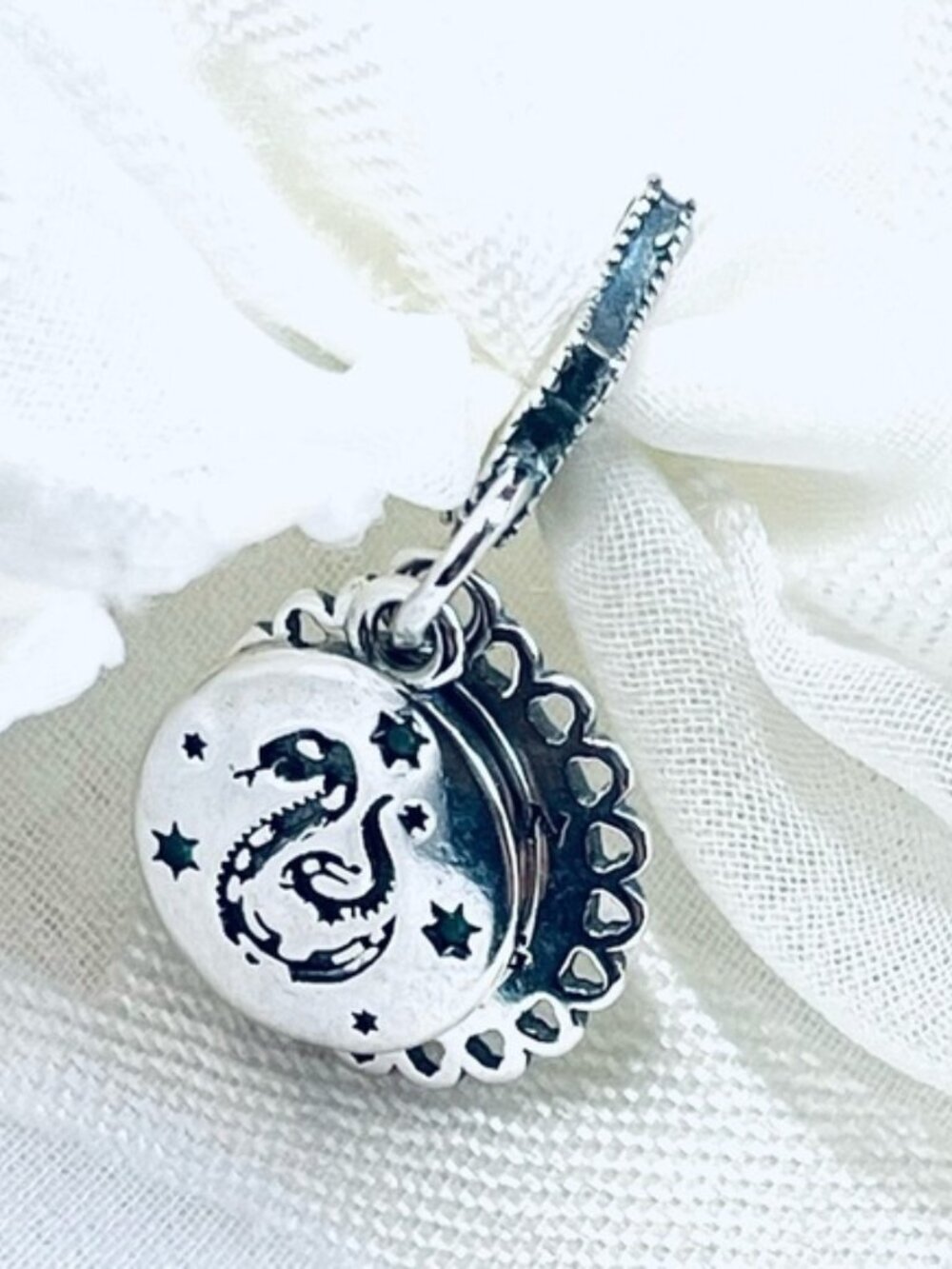 🐍✨ NWOT Slytherin Charm – Harry Potter Magic ⚡💚